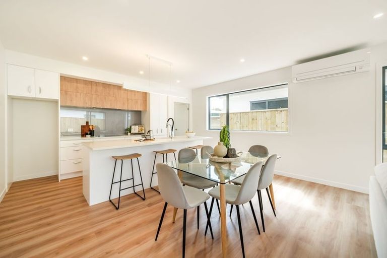 Photo of property in 47a Heretaunga Square, Silverstream, Upper Hutt, 5019