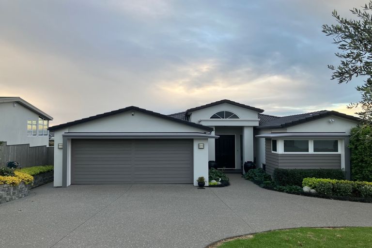 Photo of property in 136 Bleakhouse Road, Mellons Bay, Auckland, 2014