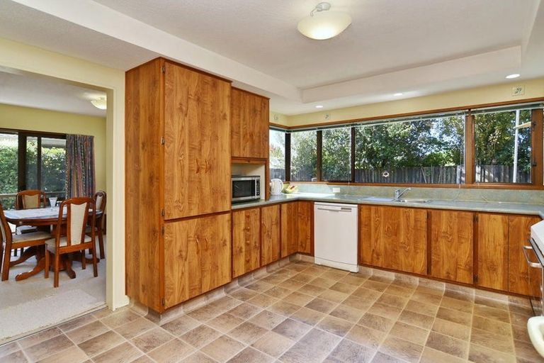Photo of property in 6 Luxton Place, Rangiora, 7400