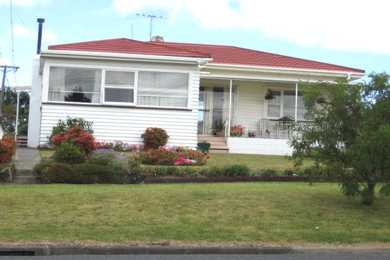 Photo of property in 24 Kowhai Road, Campbells Bay, Auckland, 0630