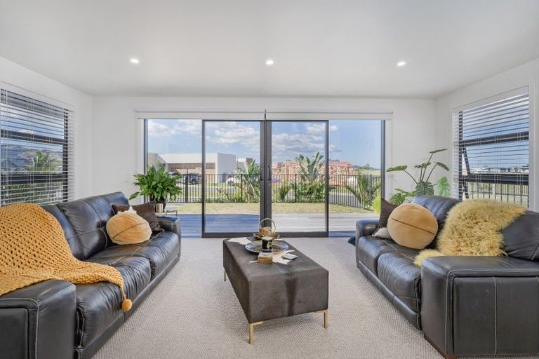 Photo of property in 9 Awatea Drive, Whitianga, 3510