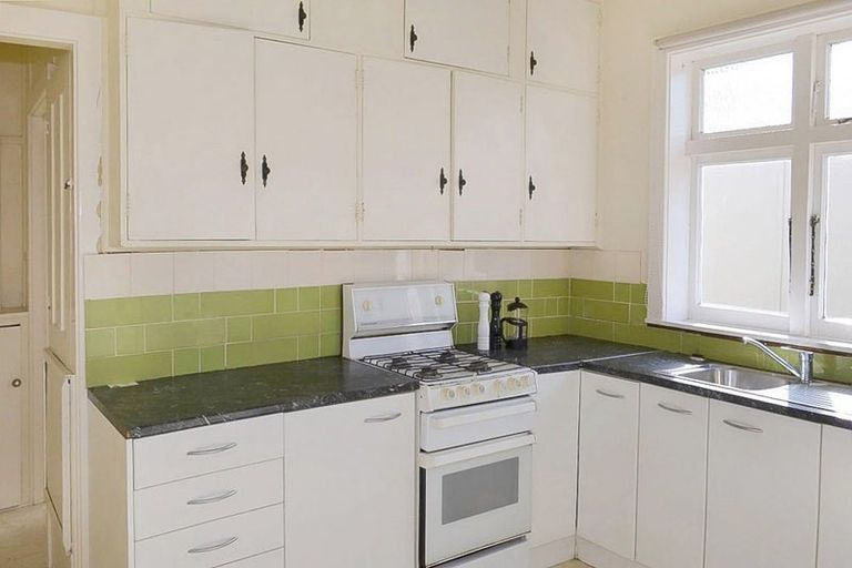 Photo of property in 34 Shamrock Street, Takaro, Palmerston North, 4412