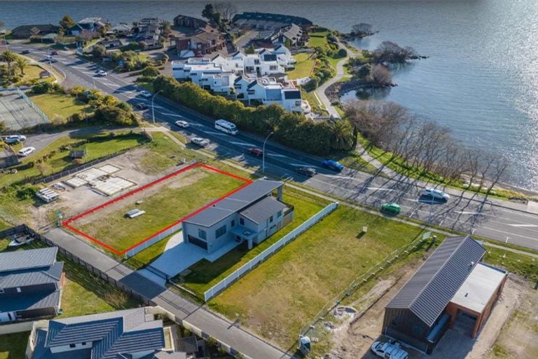 Photo of property in 2/3 Tremaine Avenue, Two Mile Bay, Taupo, 3330