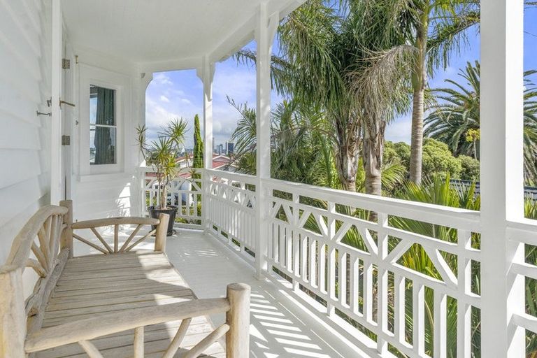 Photo of property in 8 Bayview Road, Hauraki, Auckland, 0622