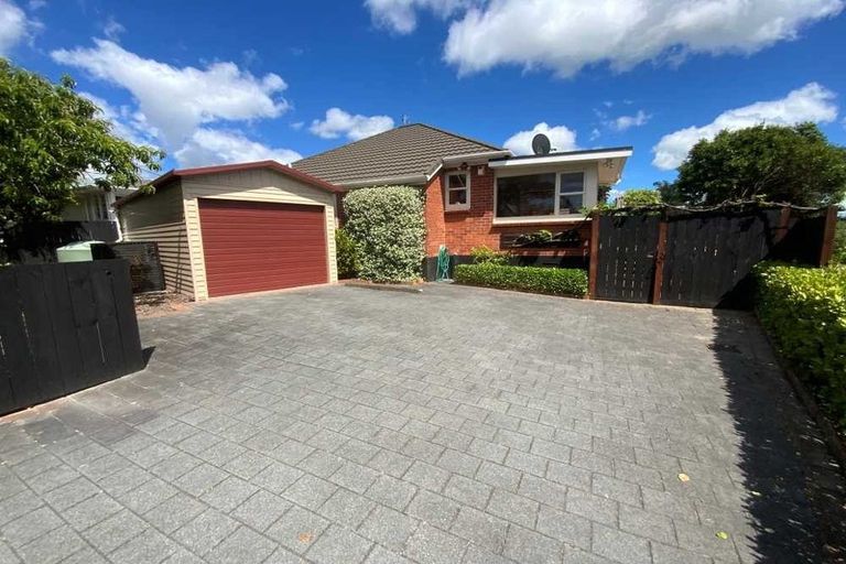 Photo of property in 2/10 Neil Avenue, Te Atatu Peninsula, Auckland, 0610
