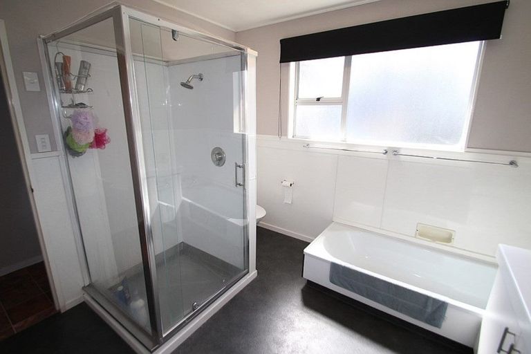 Photo of property in 6 Aotea Crescent, Gore, 9710