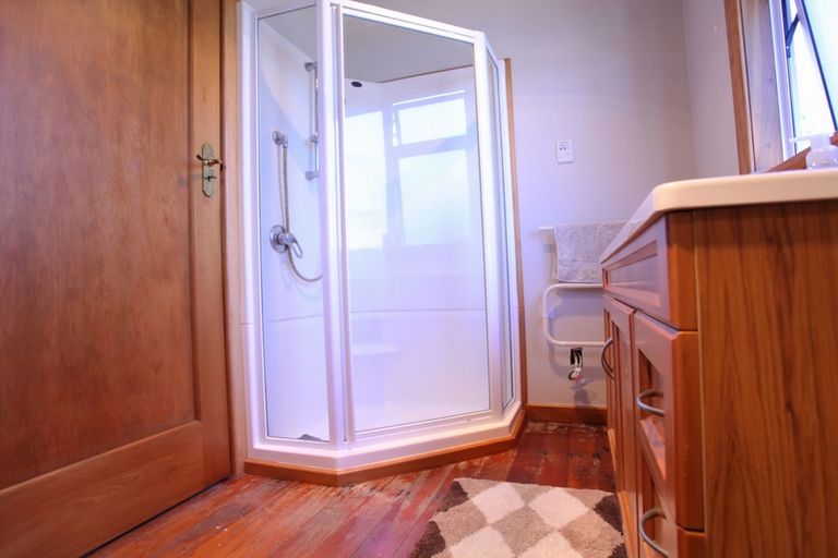 Photo of property in 2 Tutchen Avenue, Raglan, 3225