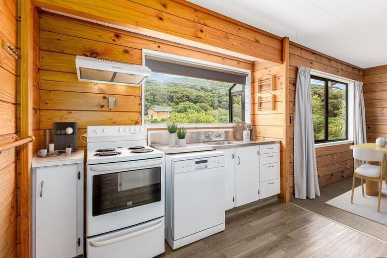 Photo of property in 47 Albatross Close, Whitby, Porirua, 5024