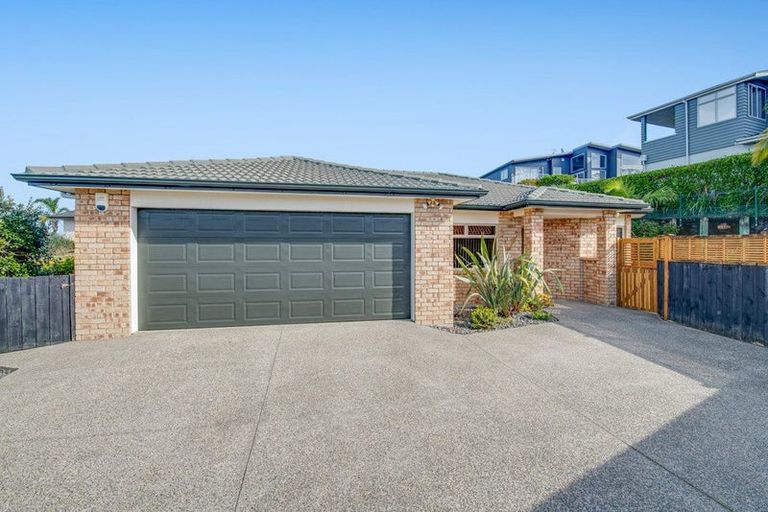 Photo of property in 48 Chesterfield Way, Orewa, 0931