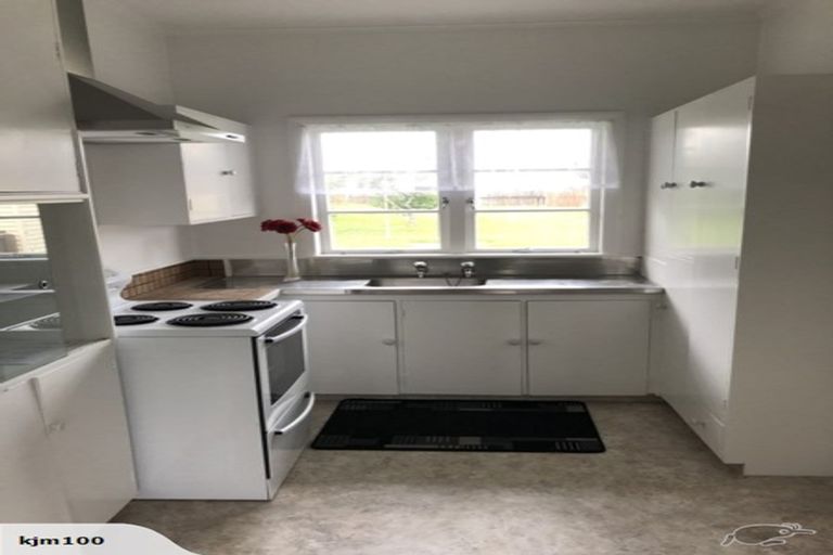 Photo of property in 28 Newington Road, Henderson, Auckland, 0612