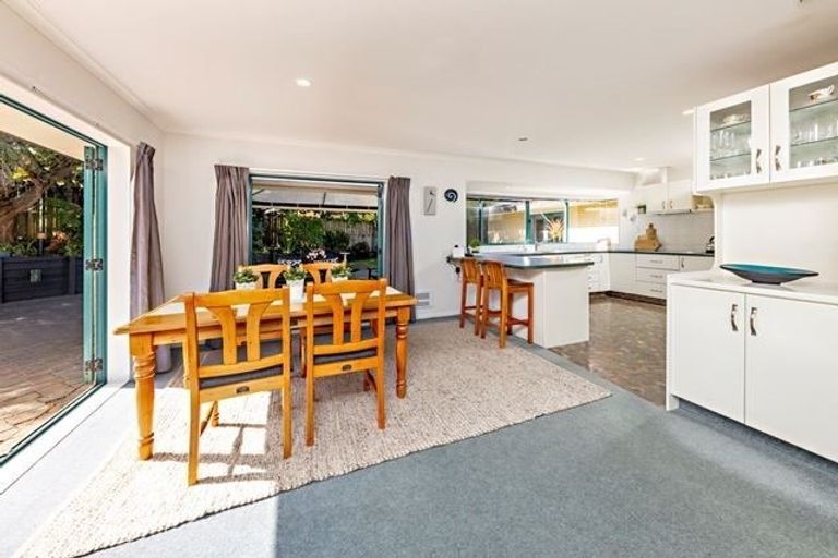 Photo of property in 22 Stewart Gibson Place, Manurewa, Auckland, 2105