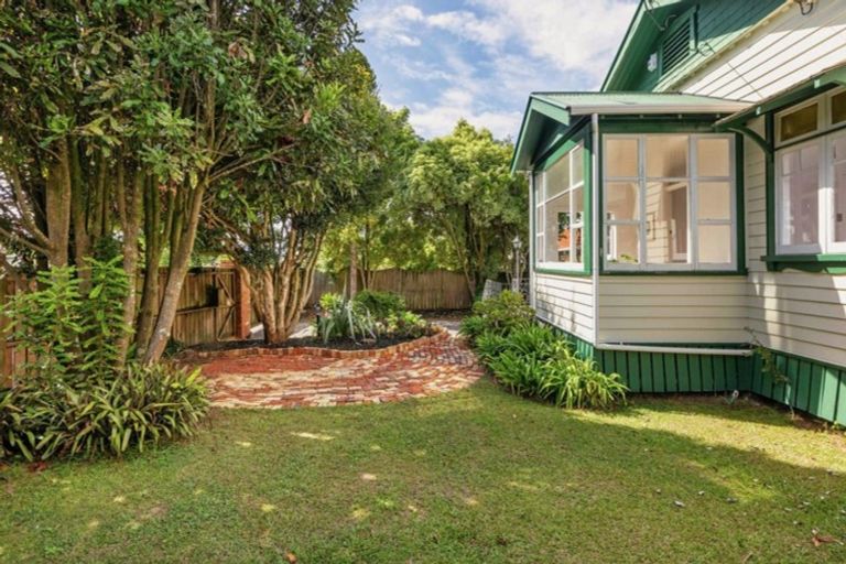 Photo of property in 22 Rimu Street, New Lynn, Auckland, 0600
