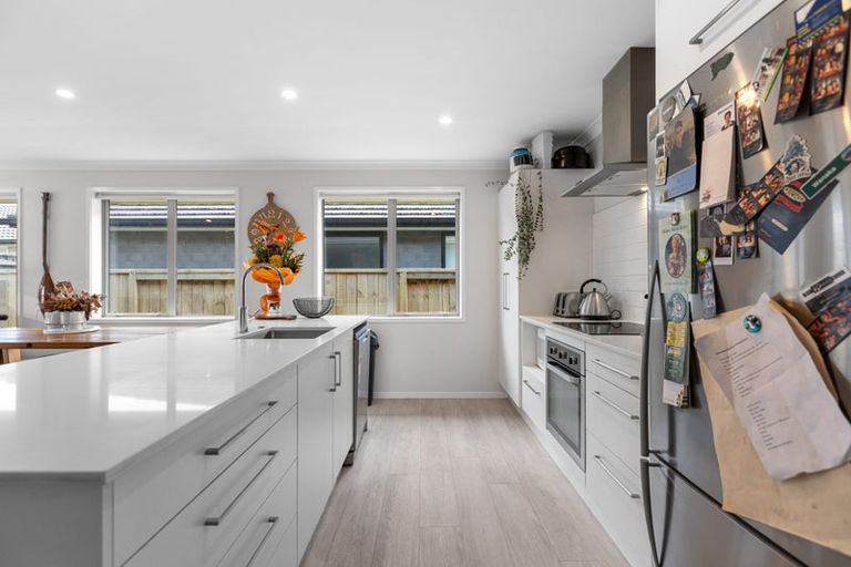 Photo of property in 49 Hills View Drive, Papamoa, 3118