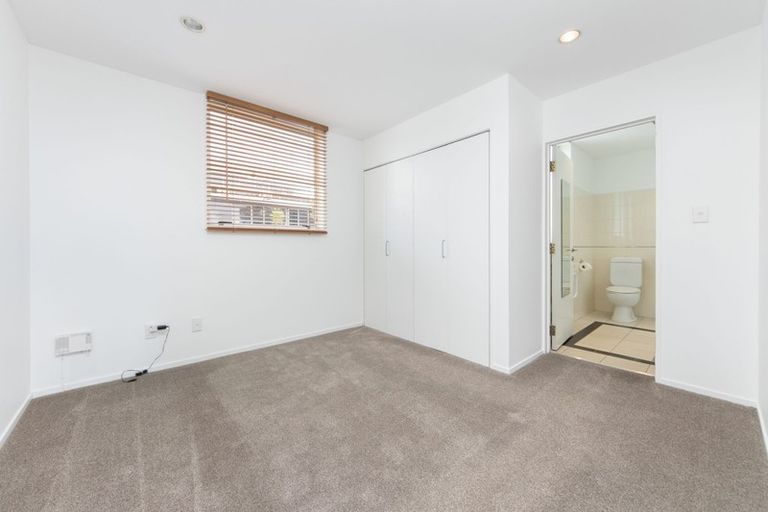 Photo of property in 9/166 Mokoia Road, Chatswood, Auckland, 0626