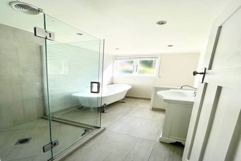 Photo of property in 12 Moore Street, Hillcrest, Auckland, 0627