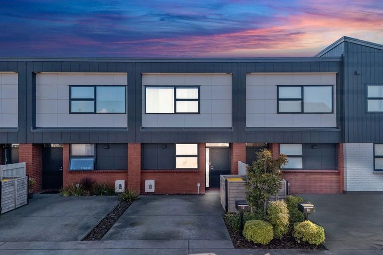 Photo of property in 12 Magnetite Lane, Flat Bush, Auckland, 2019