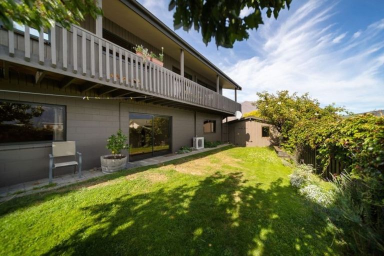 Photo of property in 18 Poplar Drive, Kelvin Heights, Queenstown, 9300