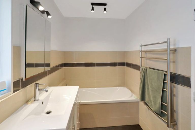 Photo of property in 87 Percy Dyett Drive, Karori, Wellington, 6012