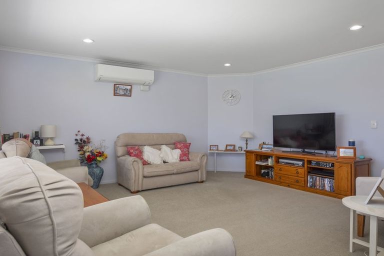 Photo of property in Rangeview Villas, 41/9 Fuller Close, Levin, 5510