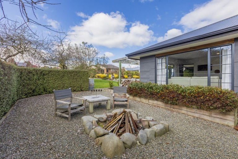 Photo of property in 14 Brooker Place, Waipukurau, 4200