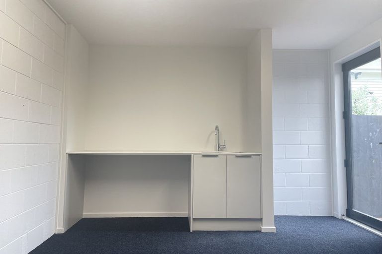 Photo of property in 88 Holly Road, St Albans, Christchurch, 8014