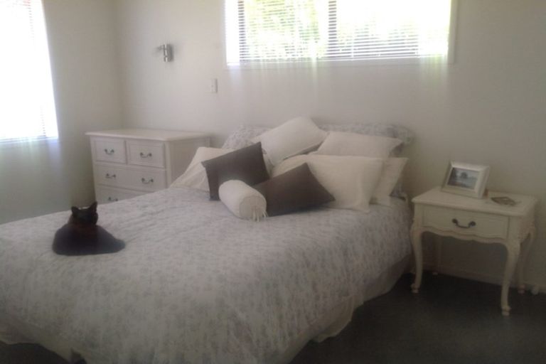 Photo of property in 1/4 Shakespeare Road, Milford, Auckland, 0620