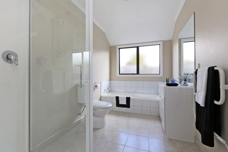 Photo of property in 210b Frimley Oaks, Frimley, Hastings, 4120