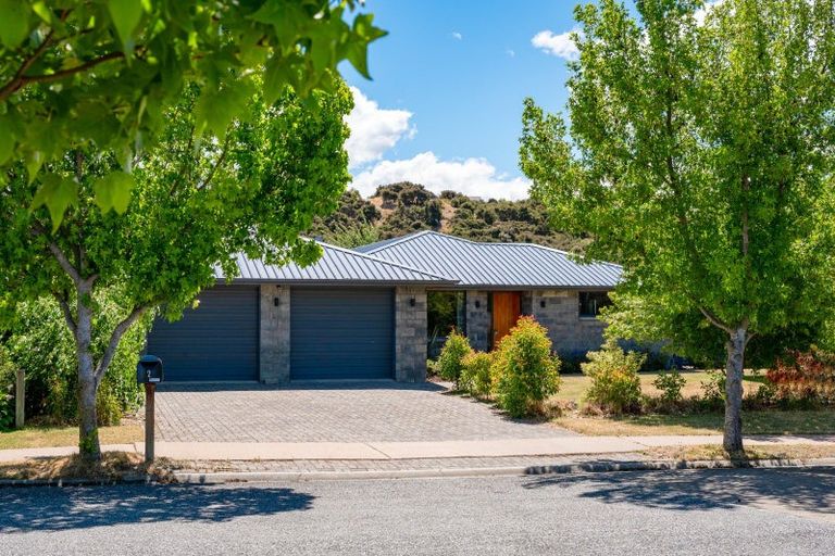 Photo of property in 2 Sherwin Avenue, Albert Town, Wanaka, 9305
