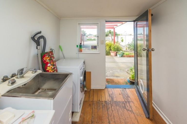 Photo of property in 4 Seafront Road, Castlecliff, Whanganui, 4501