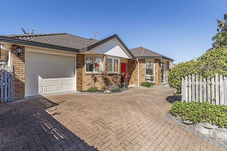 Photo of property in 11 Angel Way, Stanmore Bay, Whangaparaoa, 0932
