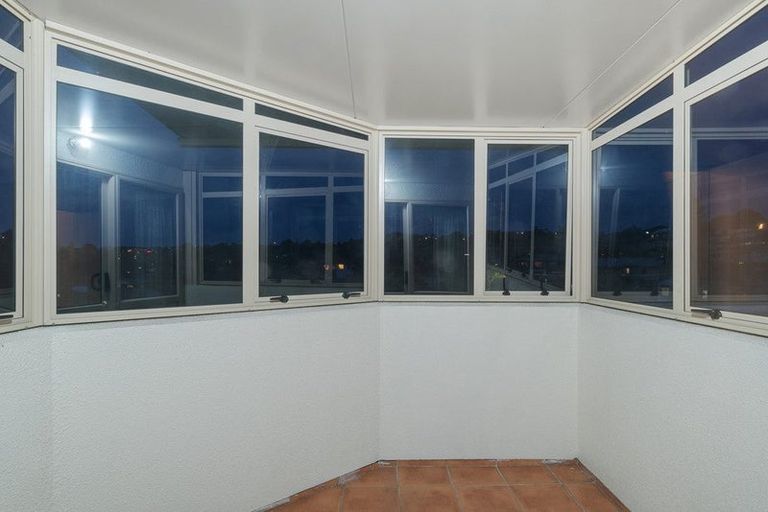 Photo of property in 17 Pelargonium Terrace, Goodwood Heights, Auckland, 2105