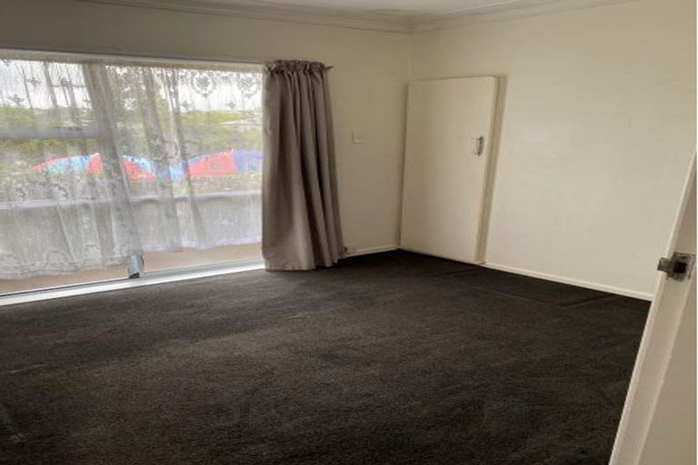 Photo of property in 135 View Road, Sunnyvale, Auckland, 0612