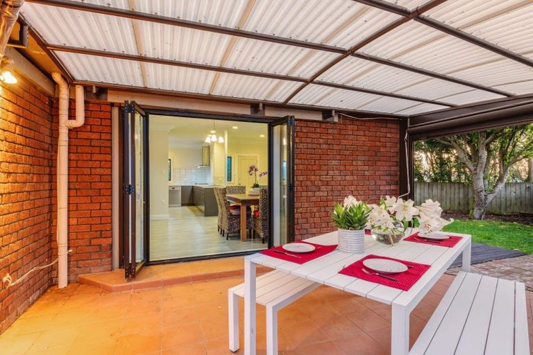 Photo of property in 21 Springdale Grove, Fitzherbert, Palmerston North, 4410