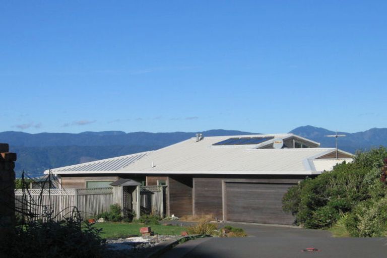 Photo of property in 28 Gurkha Crescent, Khandallah, Wellington, 6035