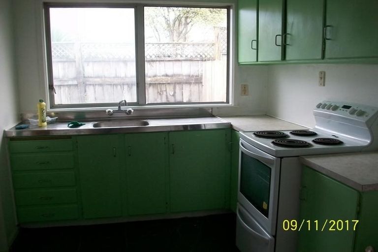 Photo of property in 4/96 Titirangi Road, New Lynn, Auckland, 0600