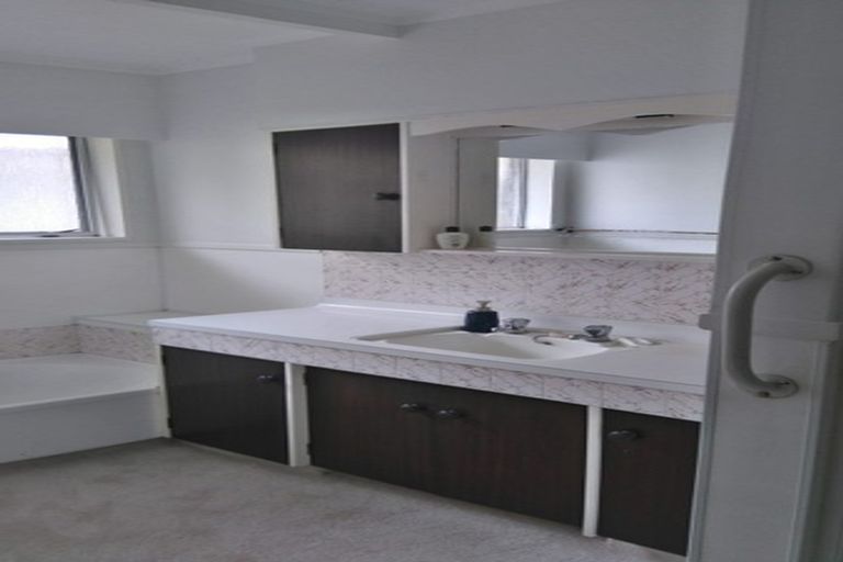 Photo of property in 11 Walton Avenue, Waikanae, 5036