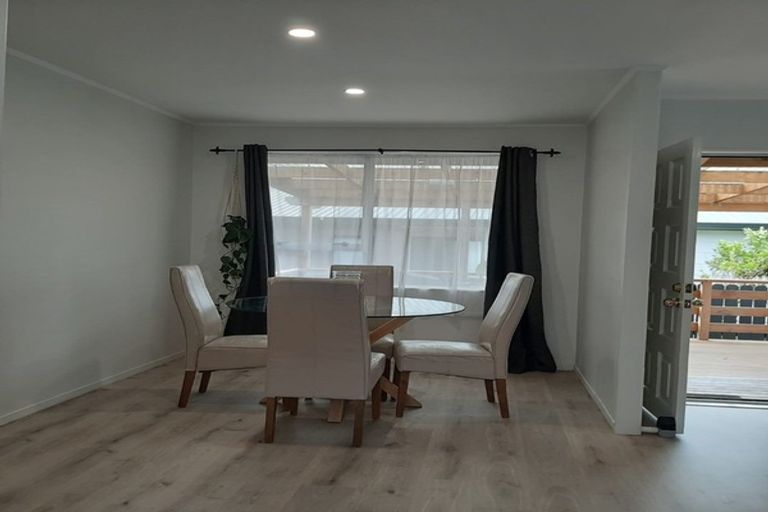 Photo of property in 34 Hassan Drive, Massey, Auckland, 0614