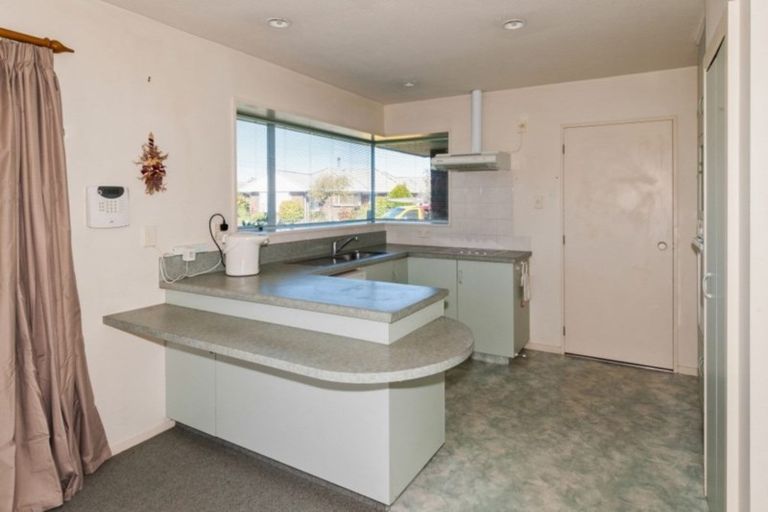 Photo of property in 2/4 Mull Place, Broomfield, Christchurch, 8042