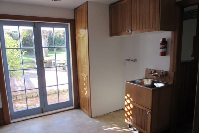 Photo of property in 21 Milton Street, Berhampore, Wellington, 6023