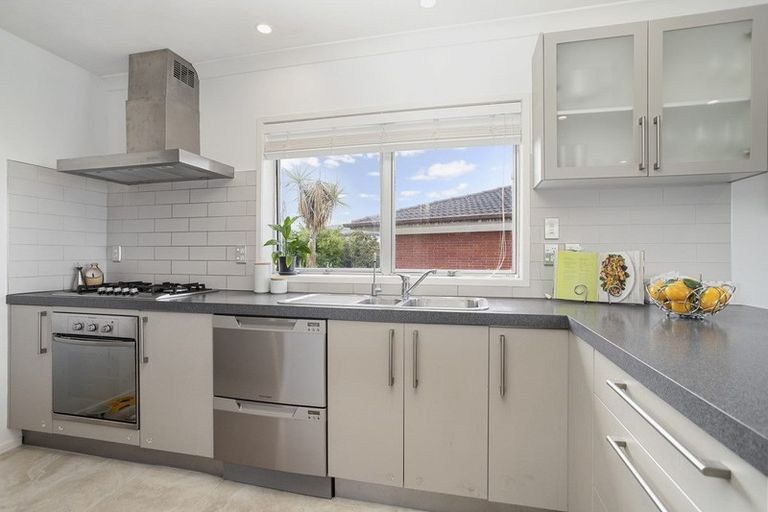 Photo of property in 6 Bodi Place, Te Atatu South, Auckland, 0610