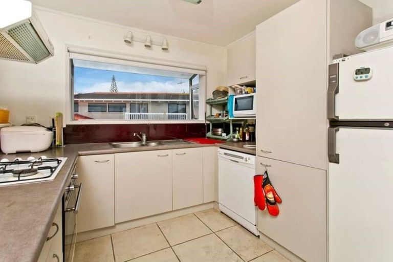 Photo of property in 2/26 Park Rise, Campbells Bay, Auckland, 0630