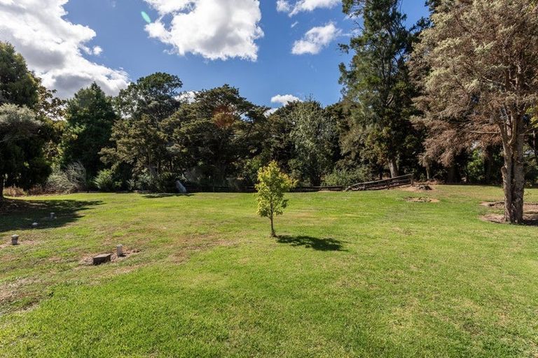 Photo of property in 24 Waikoukou Valley Road, Waimauku, 0812