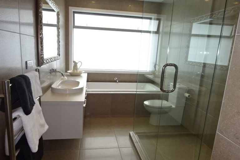 Photo of property in 31 Grand Drive, Orewa, 0931