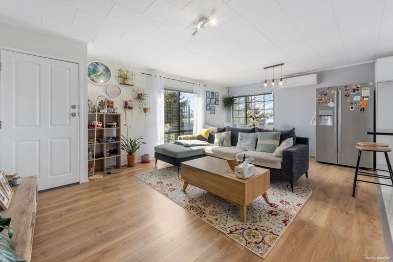 Photo of property in 9 Riserra Drive, Ranui, Auckland, 0612