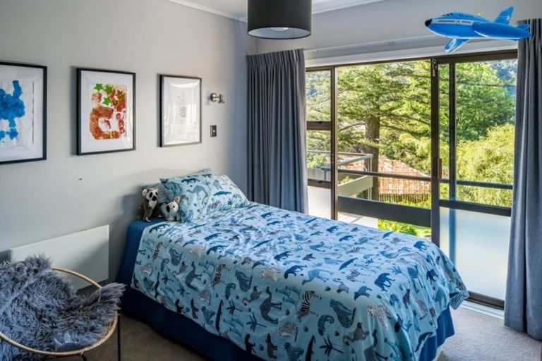 Photo of property in 6 Walter Road, Lowry Bay, Lower Hutt, 5013