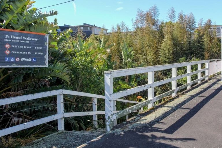 Photo of property in 423 Devon Street East, Strandon, New Plymouth, 4312