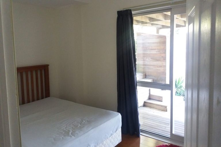 Photo of property in 5 Saddleback Rise, Murrays Bay, Auckland, 0630