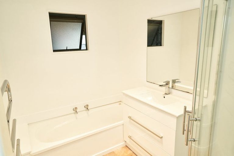 Photo of property in 6a Sunningdale Lane, Woodridge, Wellington, 6037