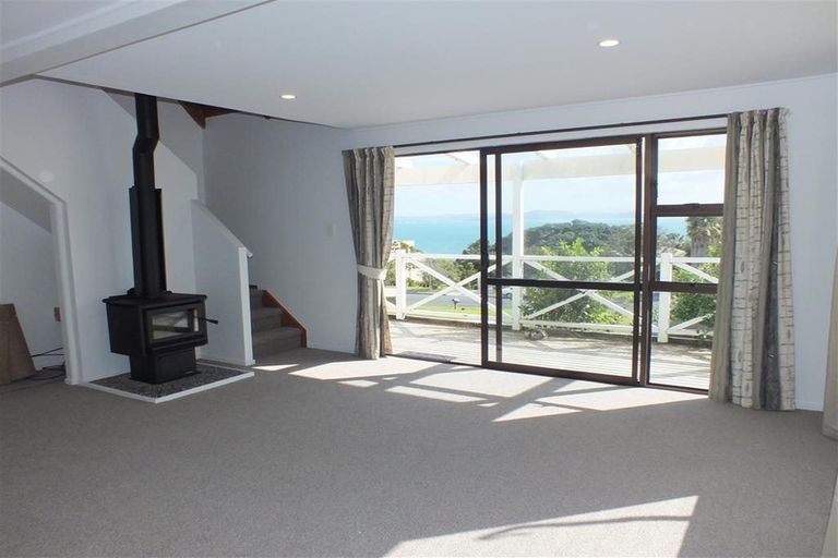 Photo of property in 2/43 Pacific Parade, Army Bay, Whangaparaoa, 0930