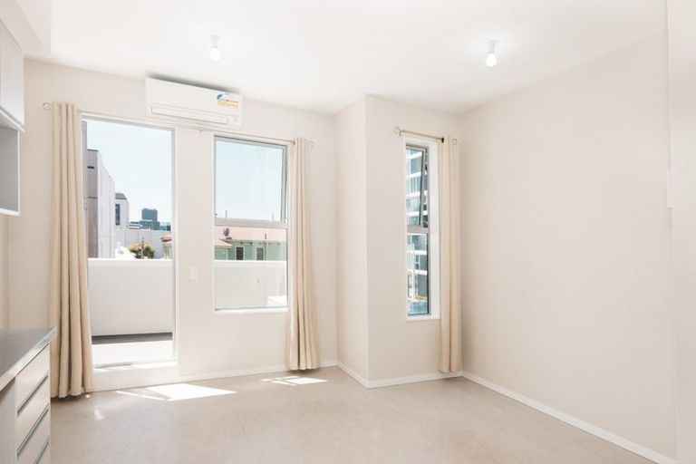 Photo of property in 35 Karo Drive, Te Aro, Wellington, 6011